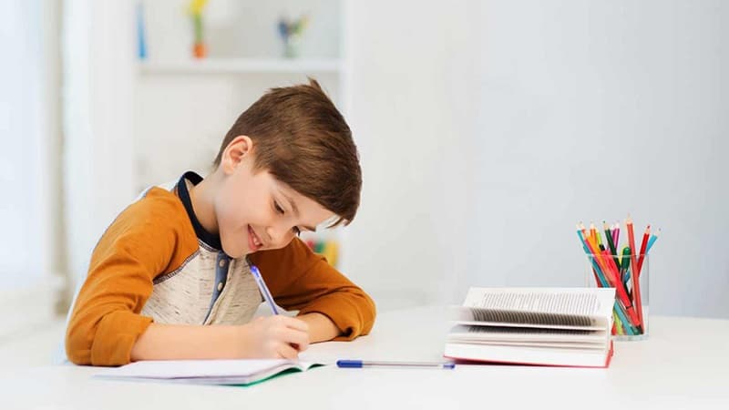 دبستان و کودکستان لالههای اروند | محیطی شاد، پویا و خلاق برای پرورش نسل آینده